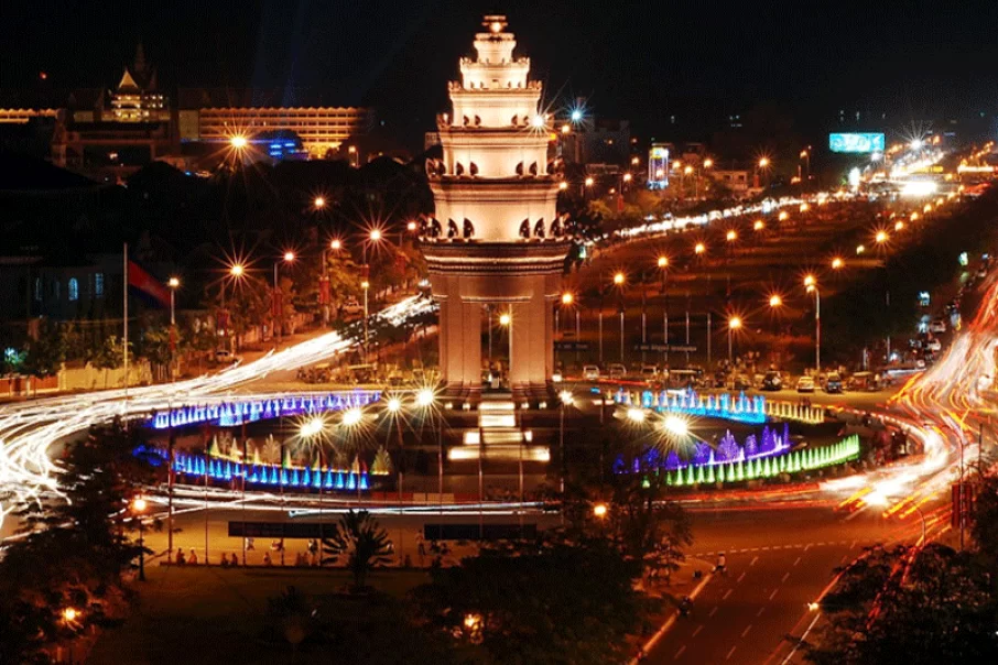 the-independence-monument-in-phnom-penh