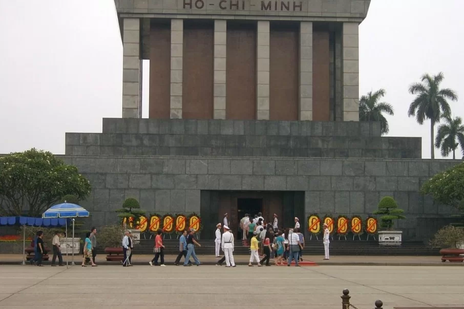 apprendre-lhistoire-vietnamienne-au-mausolee-de-ho-chi-minh-3