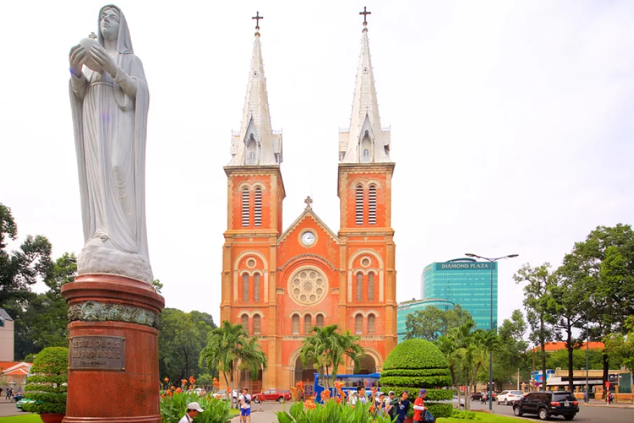 la-cathedrale-notre-dame-le-point-culminant-des-voyages-au-vietnam-1