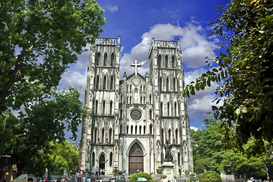 larchitecture-francaise-de-la-cathedrale-saint-joseph-de-hanoi-1