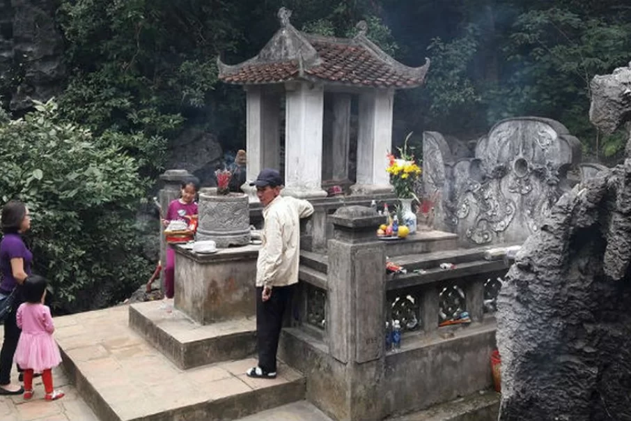 le-temple-du-roi-dinh-tien-hoang-un-endroit-ideal-pour-apprendre-lhistoire-vietnamienne-3