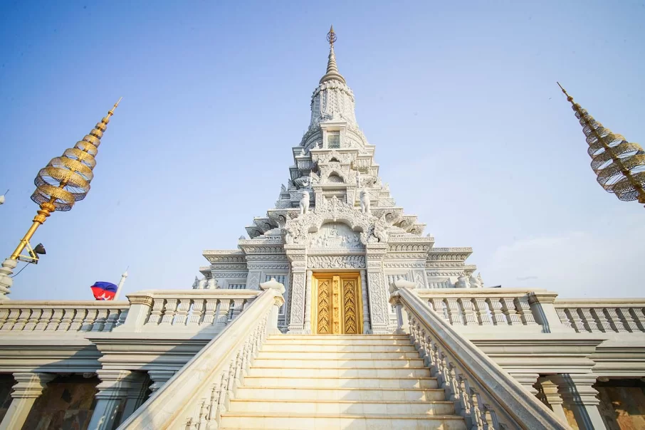 visiter-le-temple-doudong-un-endroit-tranquille-de-culte-au-cambodge-1