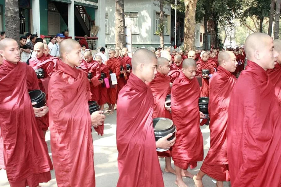 myanmar-monks